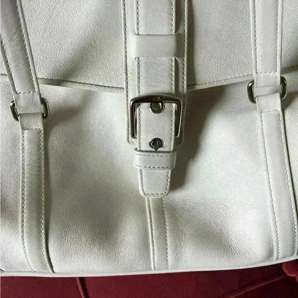 Beautiful Coach Hamptons White Leather Purse - Excellent Condition - Picture 11 of 15